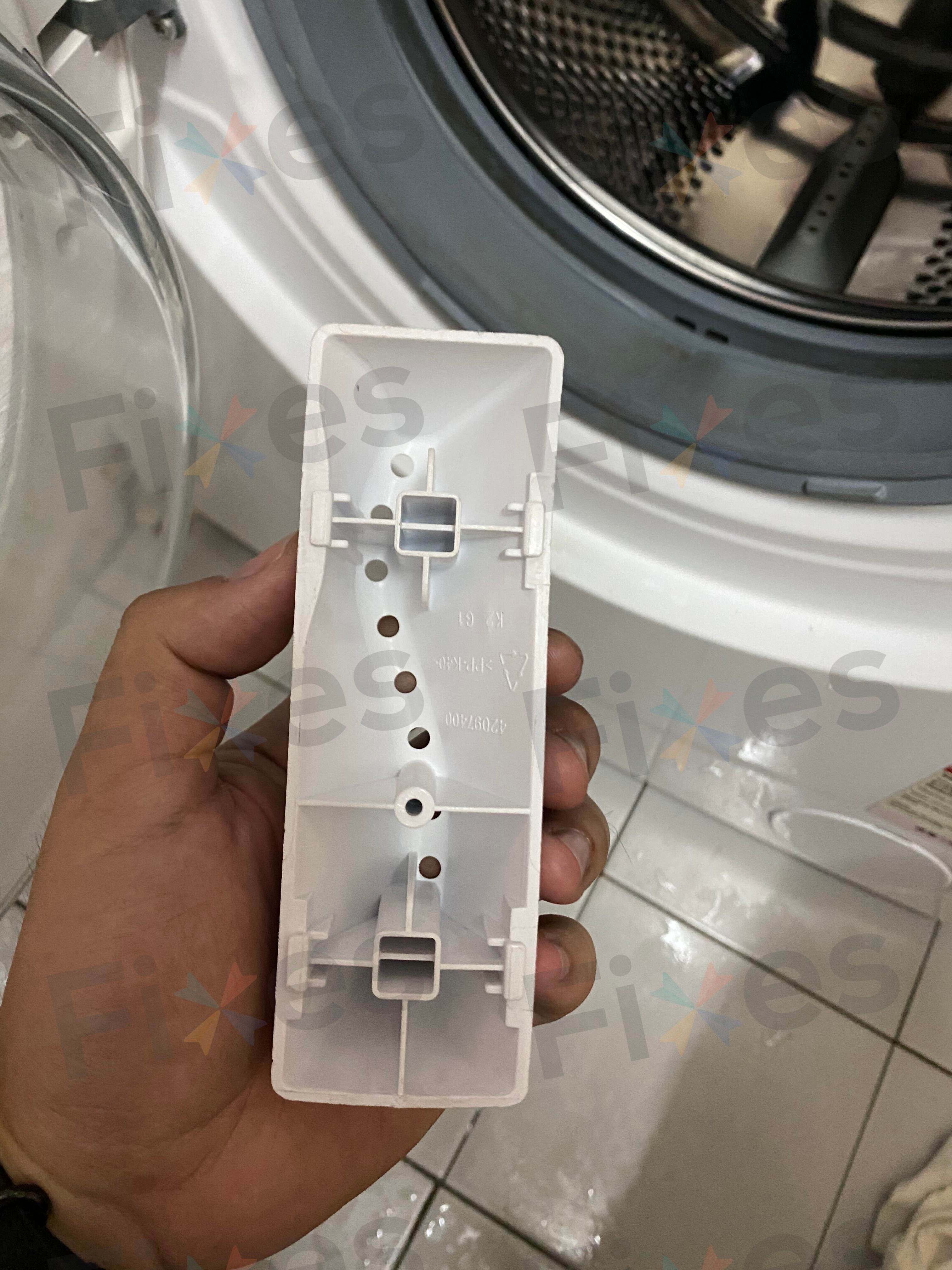 維修洗衣機：更換提升器（Zanussi金章牌ZFV1037）